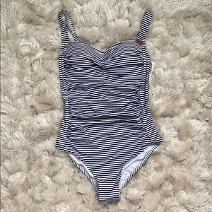 One piece swimsuit with adjustable straps